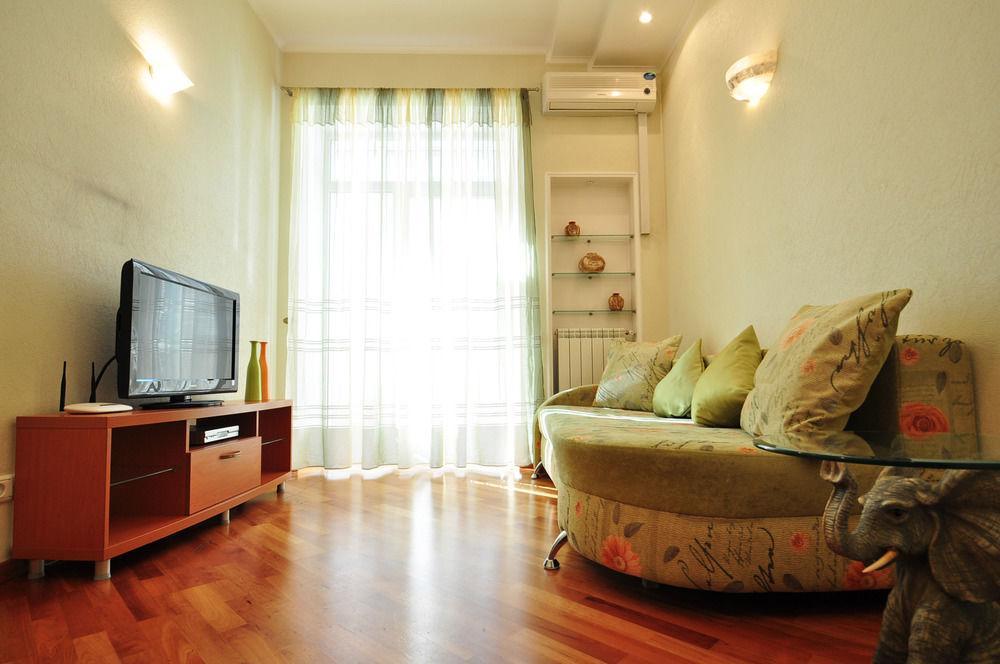Hostel Kreschatik Kiev Exteriör bild