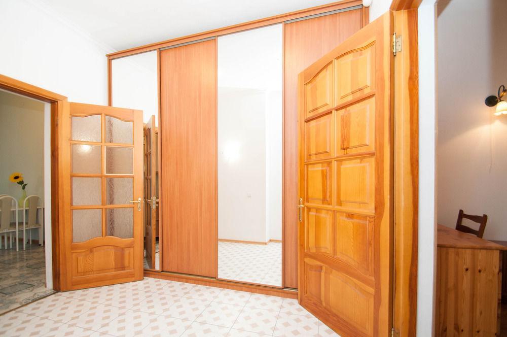 Hostel Kreschatik Kiev Exteriör bild