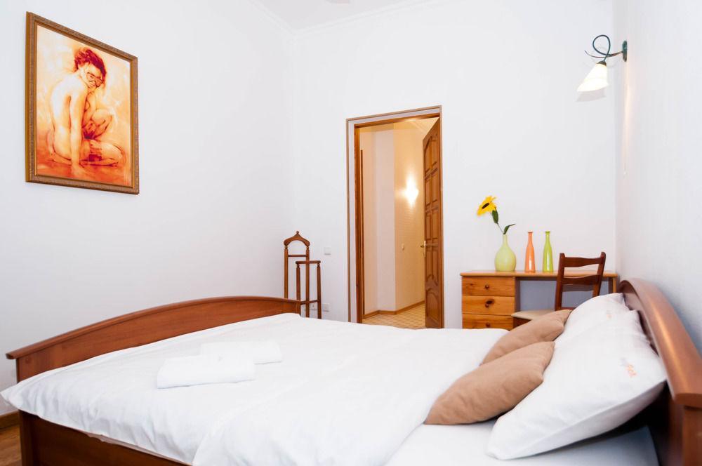 Hostel Kreschatik Kiev Exteriör bild