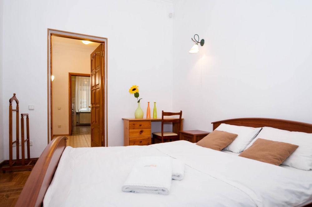 Hostel Kreschatik Kiev Exteriör bild
